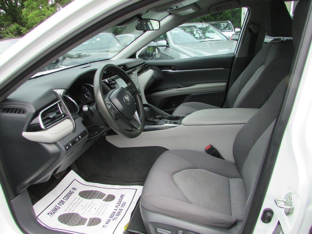 Toyota Camry Hybrid LE CVT (Natl) 2020