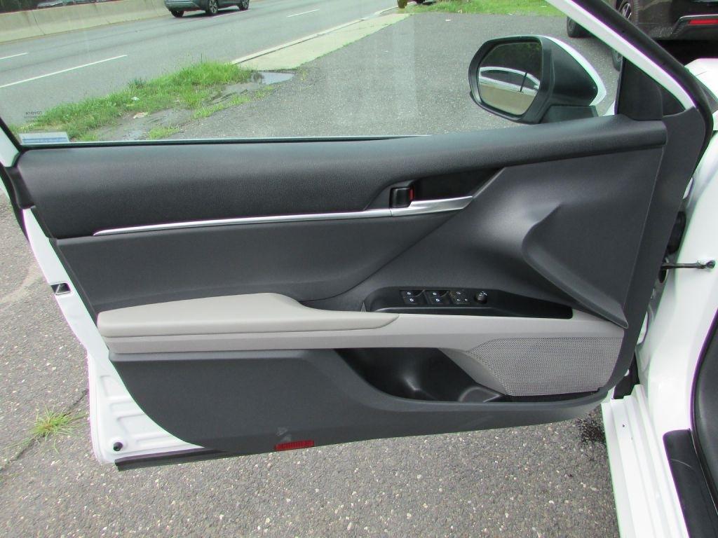 Toyota Camry Hybrid LE CVT (Natl) 2020