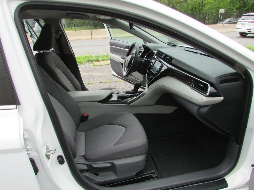 Toyota Camry Hybrid LE CVT (Natl) 2020