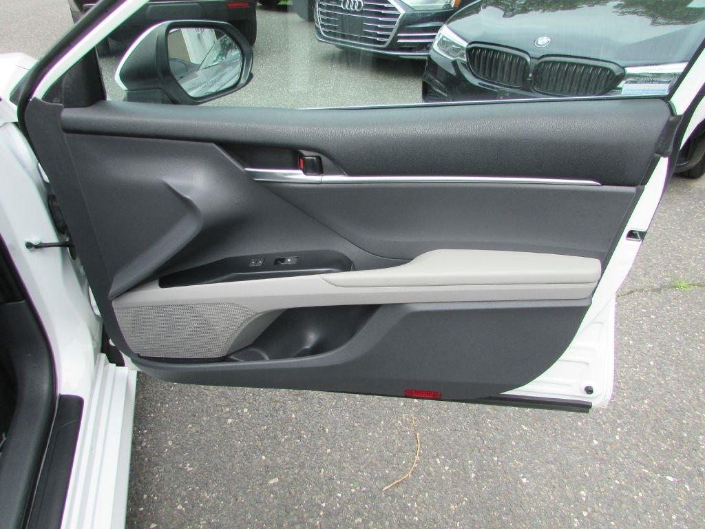 Toyota Camry Hybrid LE CVT (Natl) 2020