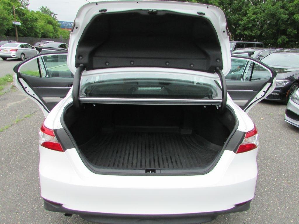 Toyota Camry Hybrid LE CVT (Natl) 2020