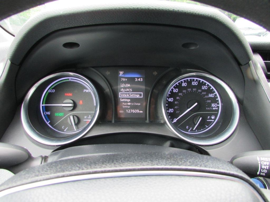 Toyota Camry Hybrid LE CVT (Natl) 2020