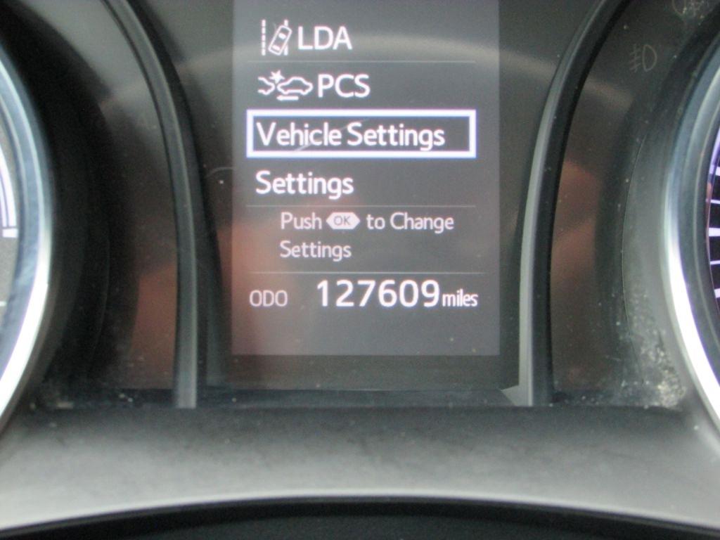 Toyota Camry Hybrid LE CVT (Natl) 2020