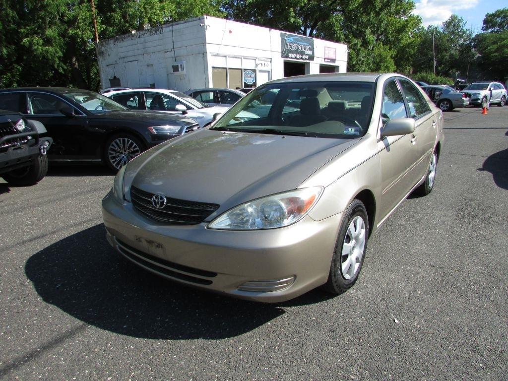 Toyota Camry 4dr Sdn XLE Auto (Natl) 2004