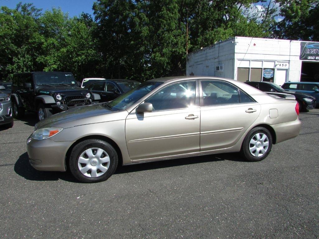 Toyota Camry 4dr Sdn XLE Auto (Natl) 2004