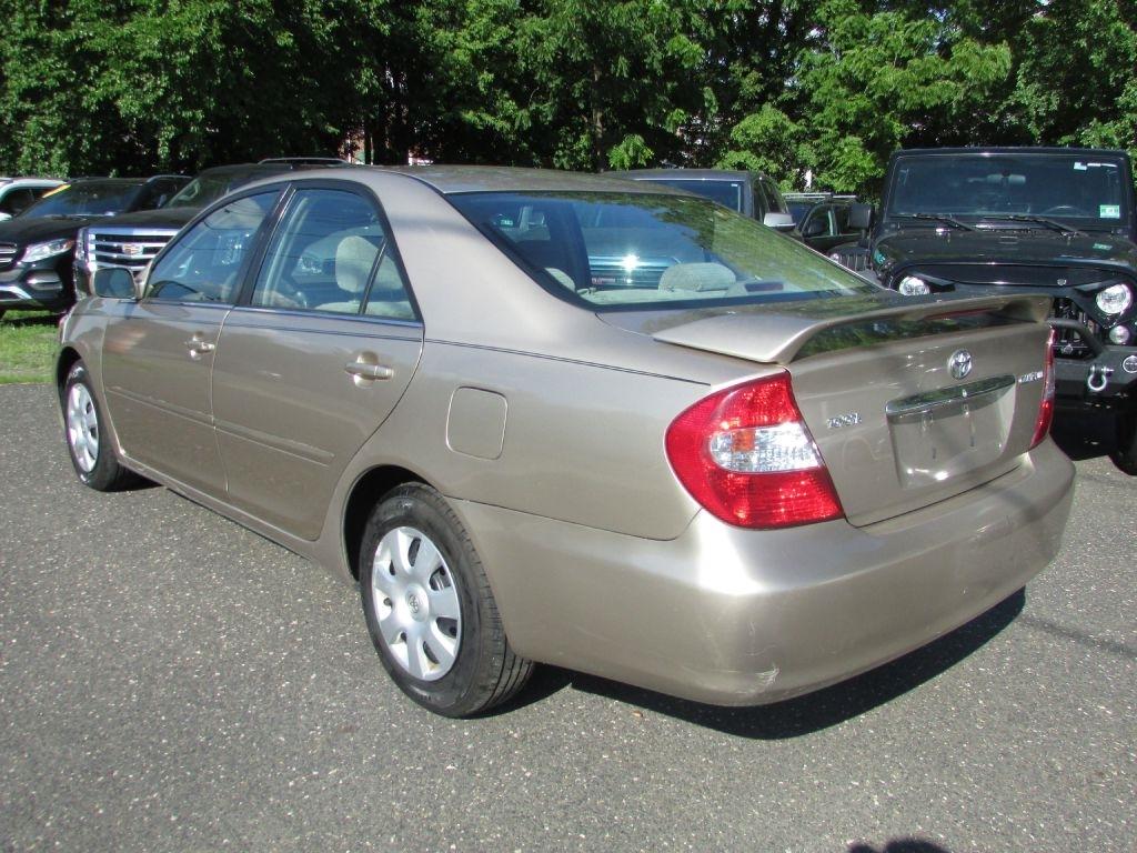 Toyota Camry 4dr Sdn XLE Auto (Natl) 2004