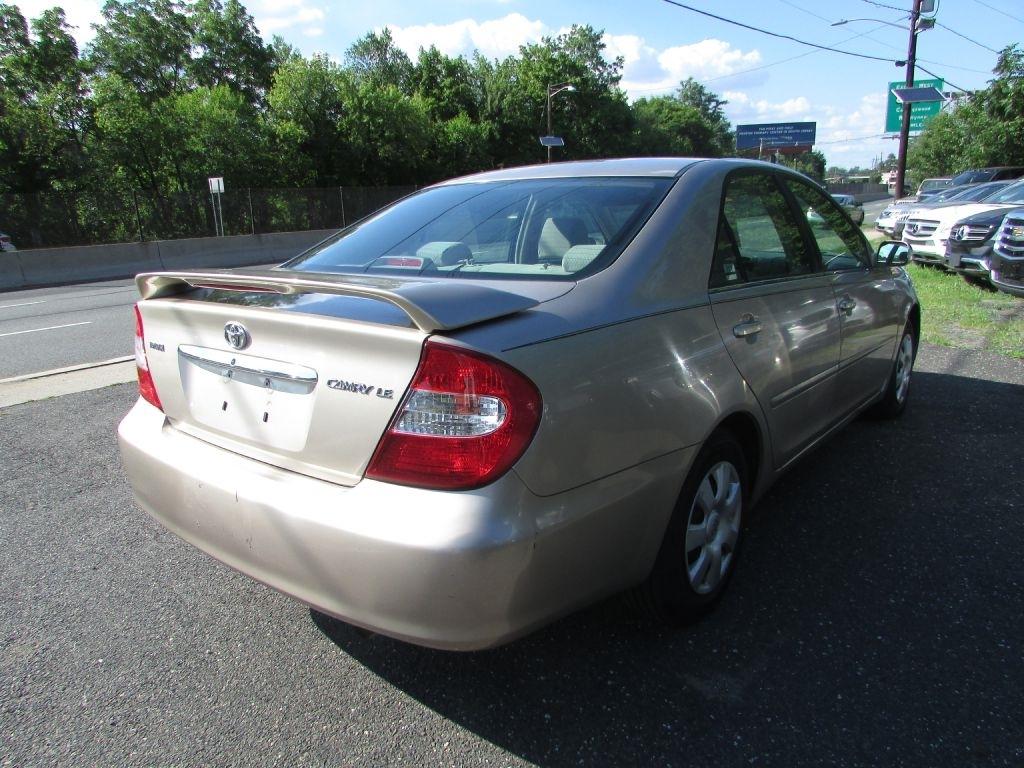 Toyota Camry 4dr Sdn XLE Auto (Natl) 2004