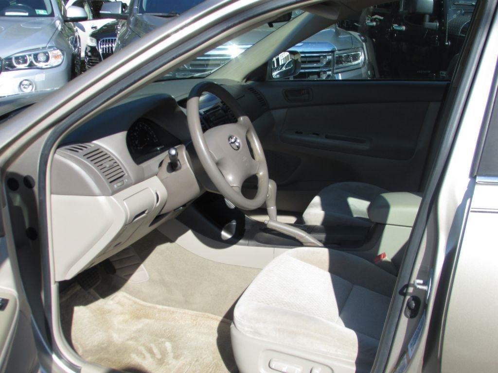 Toyota Camry 4dr Sdn XLE Auto (Natl) 2004