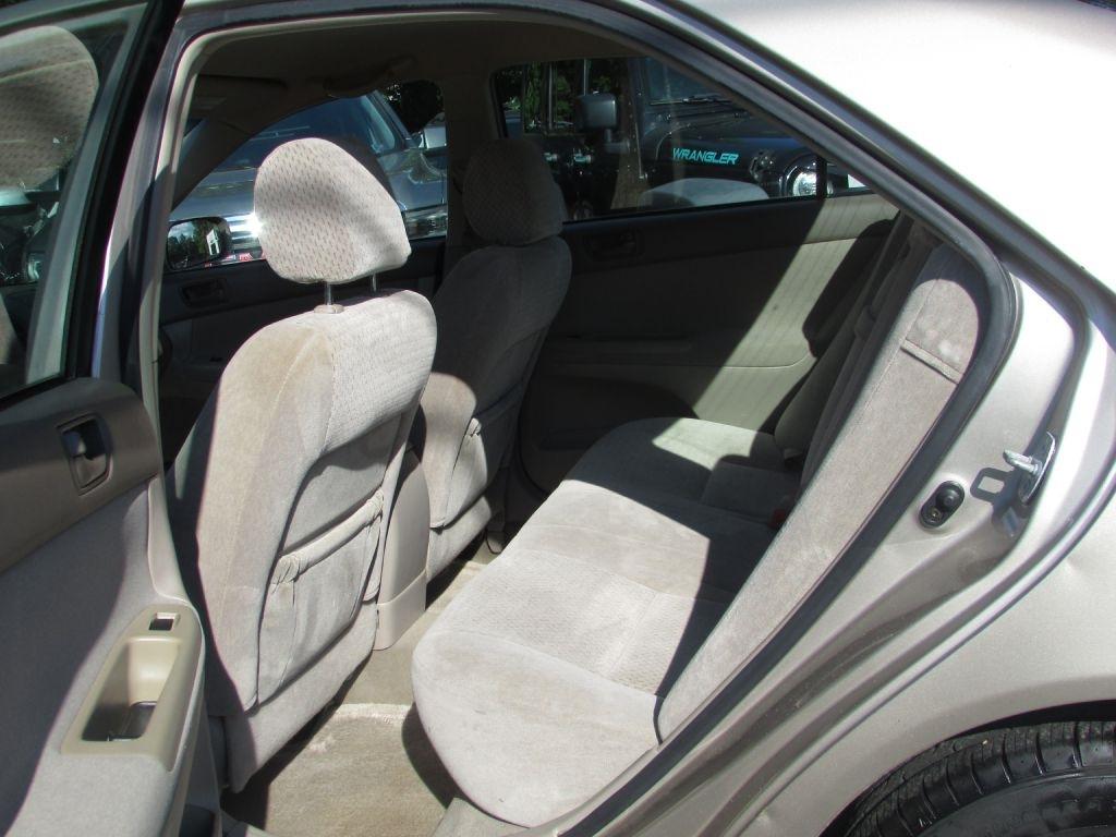 Toyota Camry 4dr Sdn XLE Auto (Natl) 2004