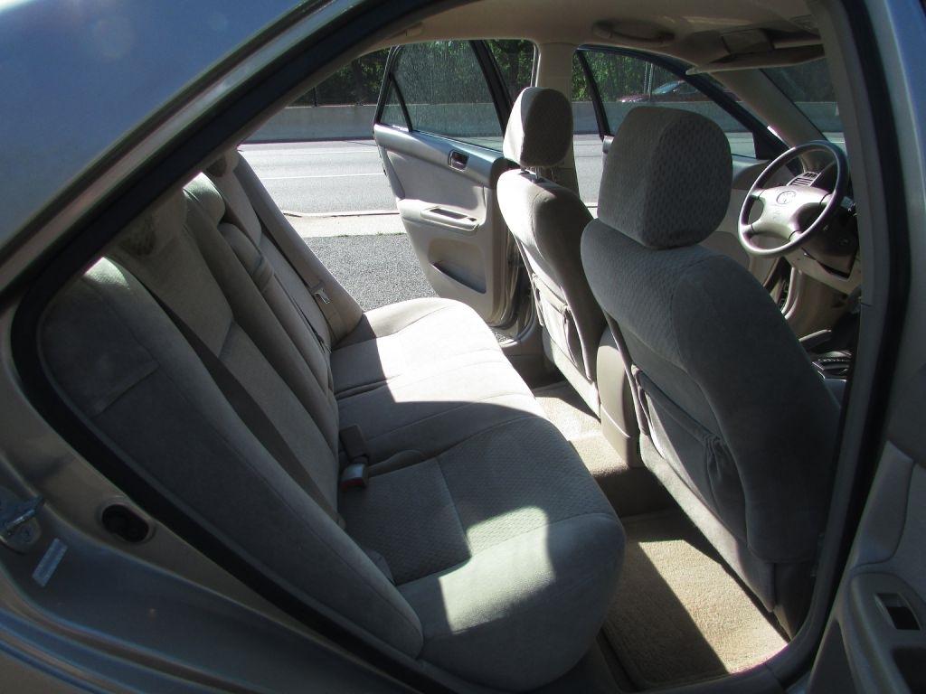 Toyota Camry 4dr Sdn XLE Auto (Natl) 2004
