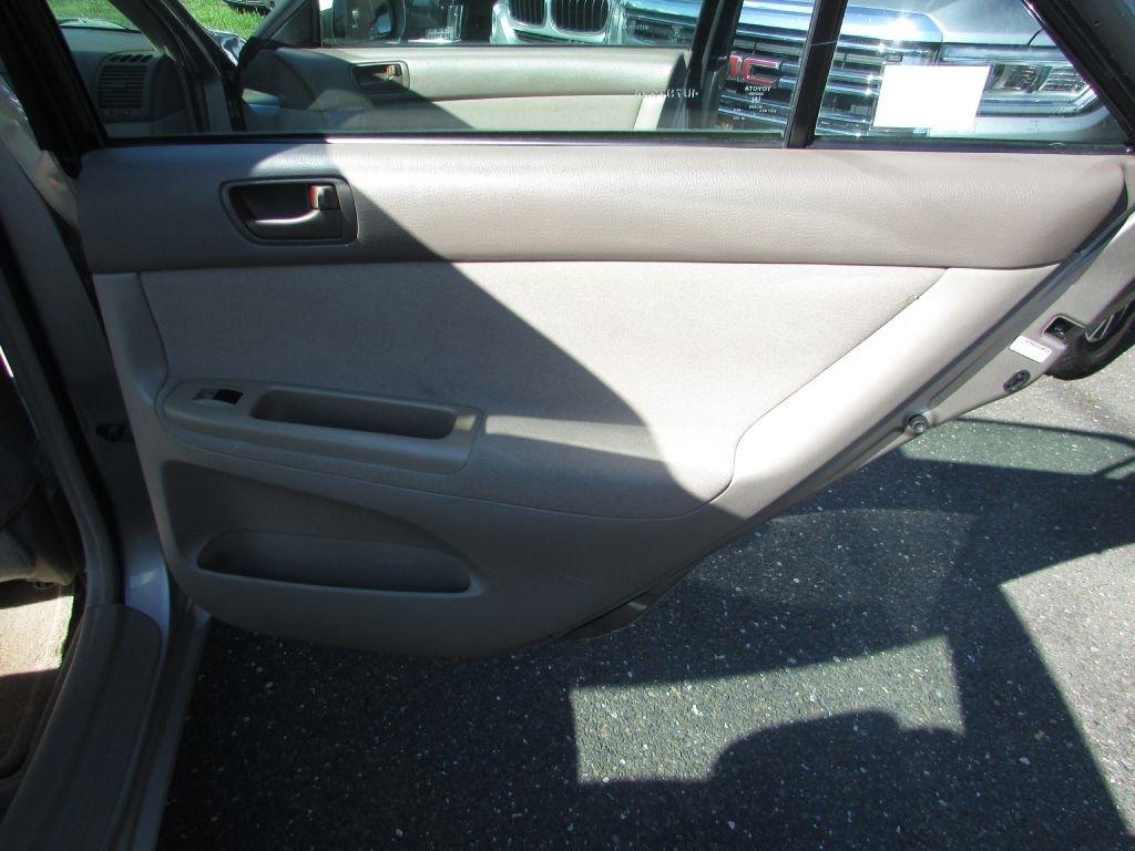 Toyota Camry 4dr Sdn XLE Auto (Natl) 2004