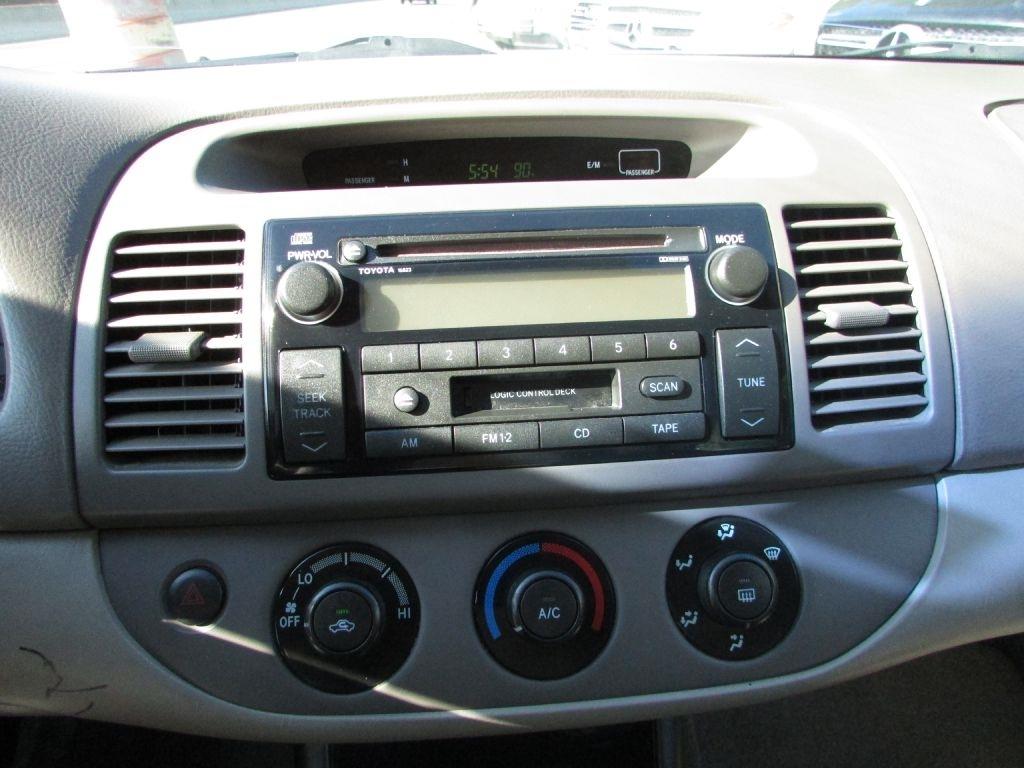 Toyota Camry 4dr Sdn XLE Auto (Natl) 2004