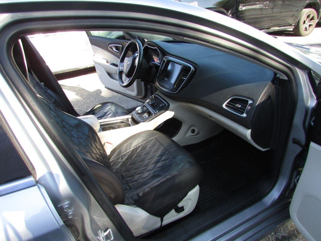 Chrysler 200 4dr Sdn Limited Platinum FWD 2016