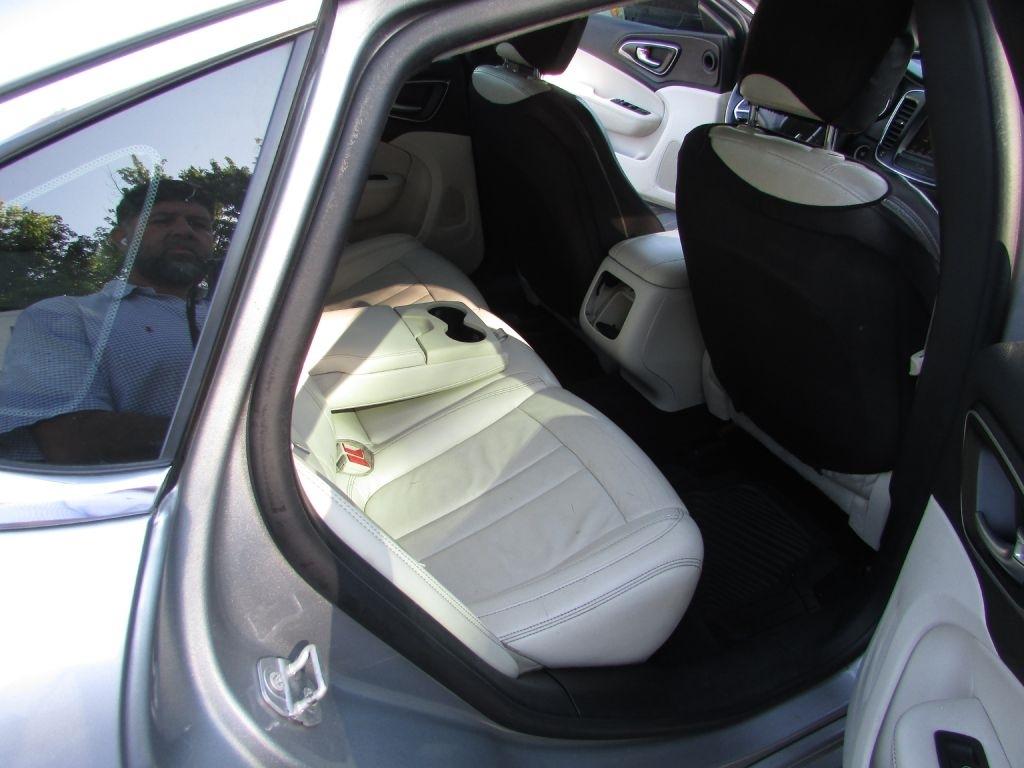 Chrysler 200 4dr Sdn Limited Platinum FWD 2016