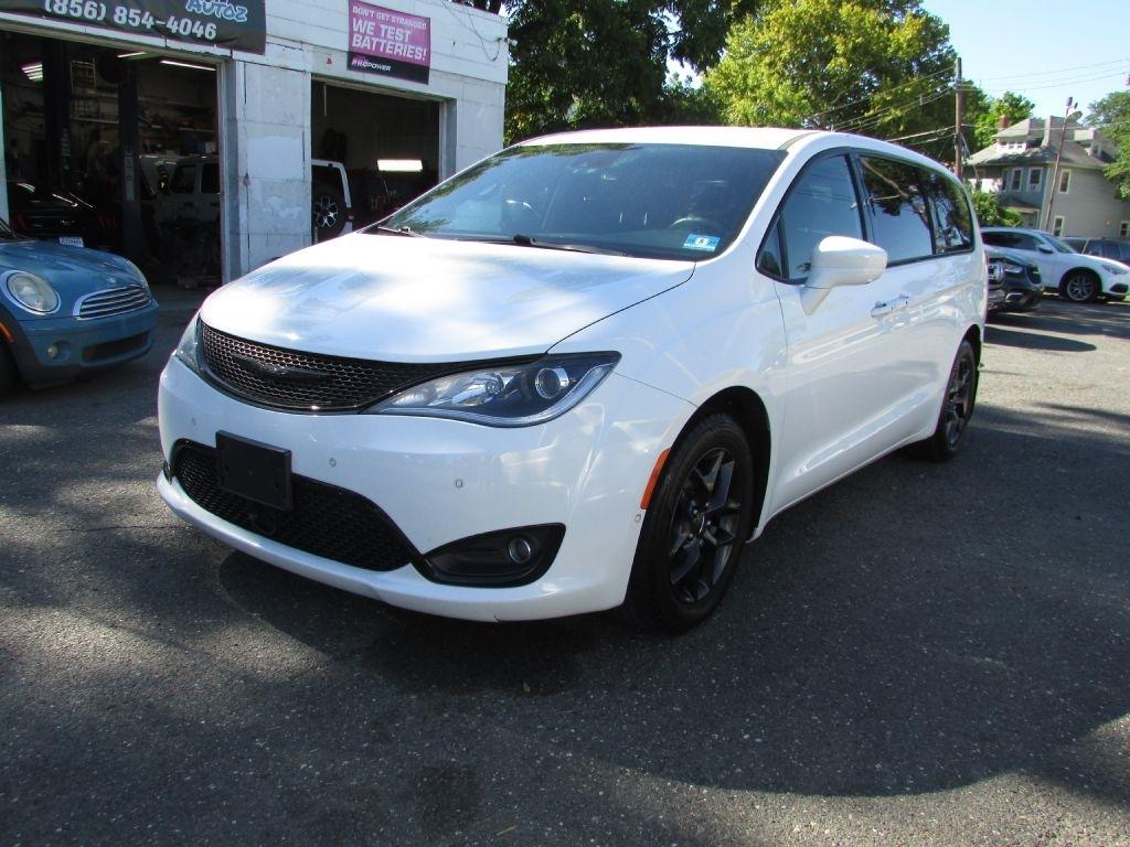 Chrysler Pacifica Touring FWD 2020
