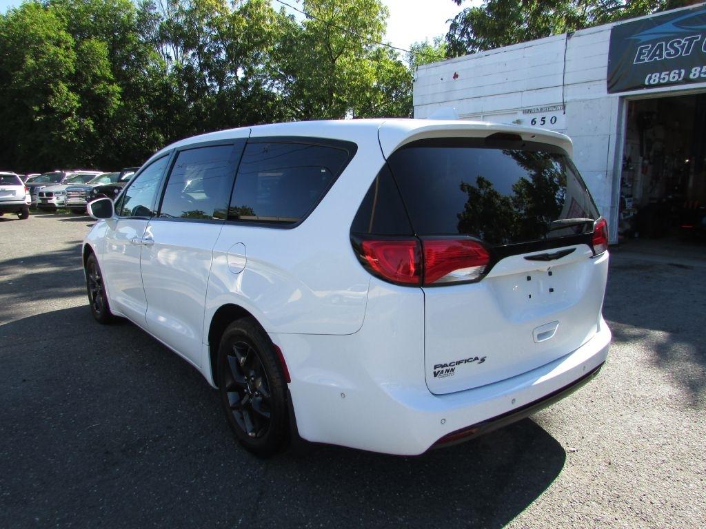 Chrysler Pacifica Touring FWD 2020