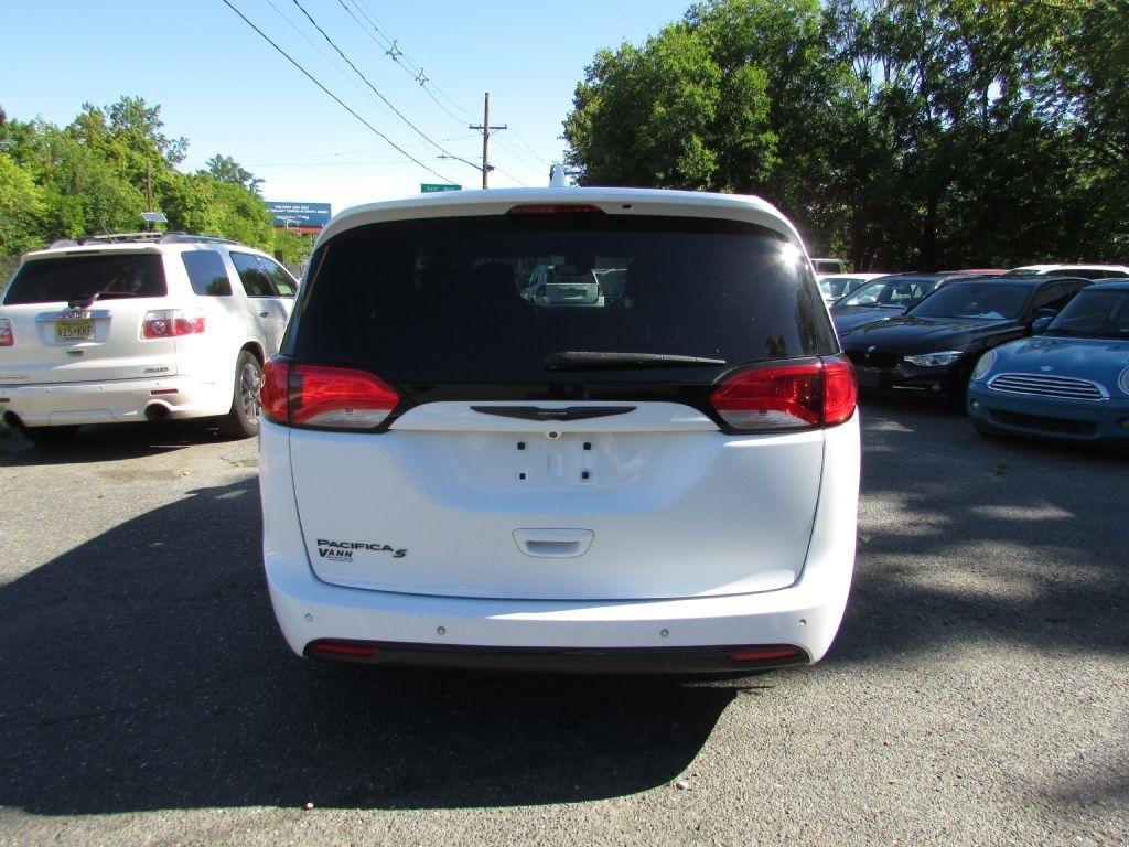 Chrysler Pacifica Touring FWD 2020
