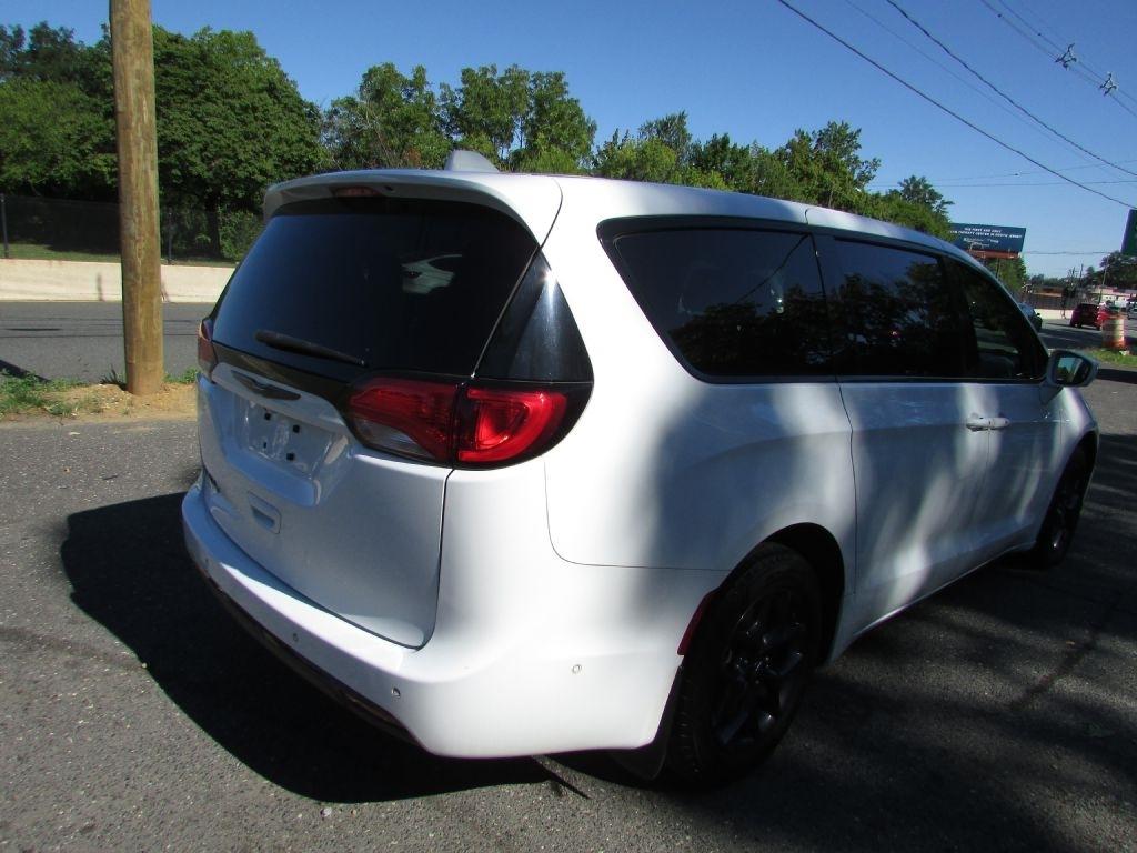 Chrysler Pacifica Touring FWD 2020