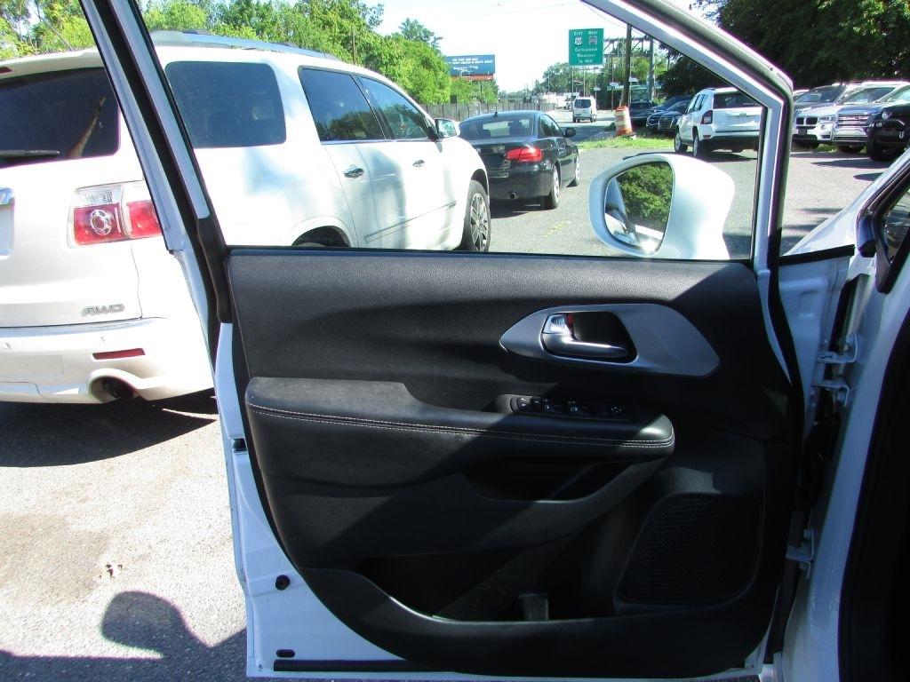Chrysler Pacifica Touring FWD 2020