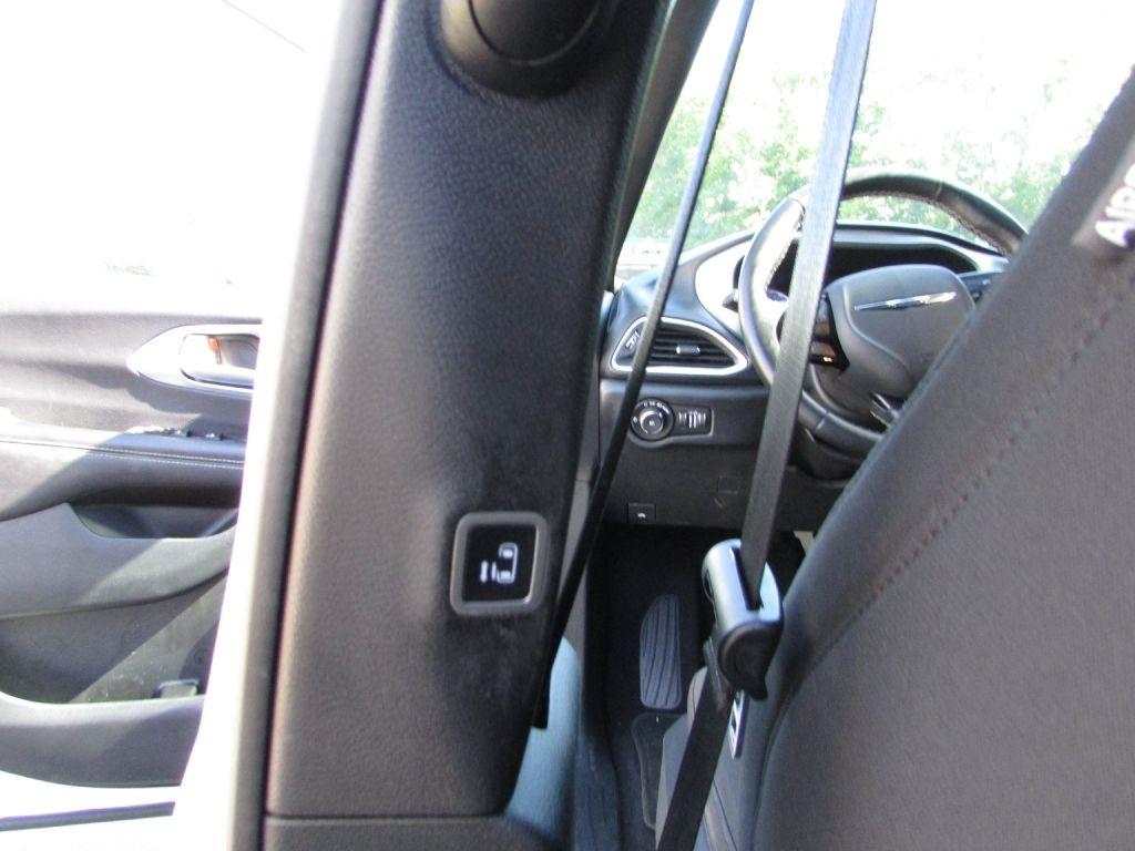 Chrysler Pacifica Touring FWD 2020