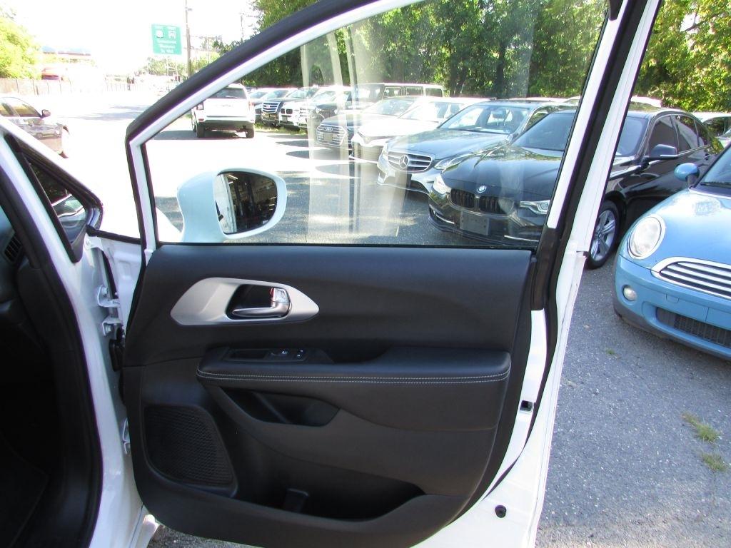 Chrysler Pacifica Touring FWD 2020