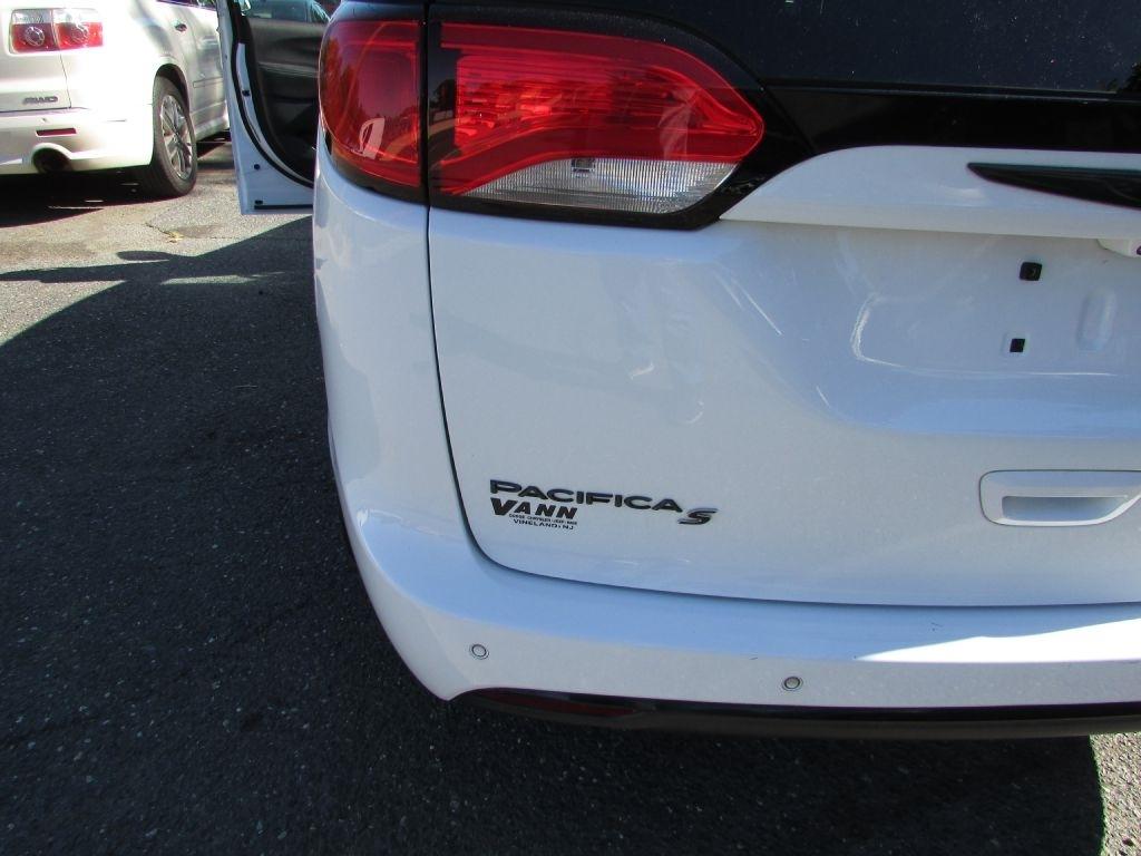 Chrysler Pacifica Touring FWD 2020