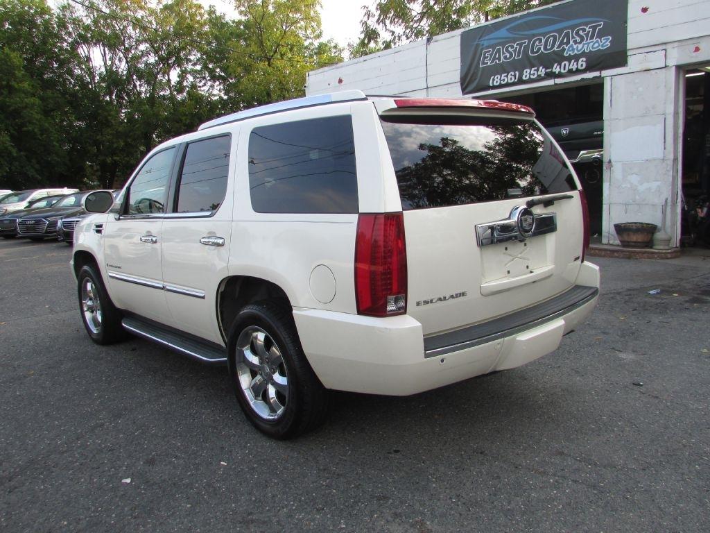 Cadillac Escalade AWD 4dr 2007