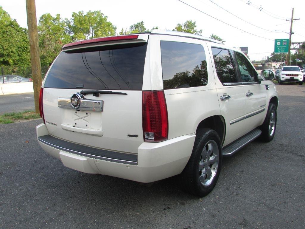 Cadillac Escalade AWD 4dr 2007