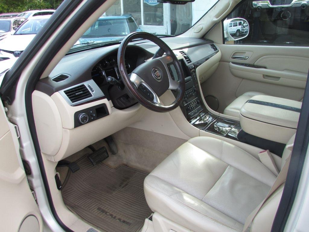 Cadillac Escalade AWD 4dr 2007