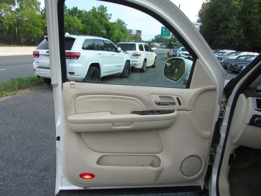 Cadillac Escalade AWD 4dr 2007
