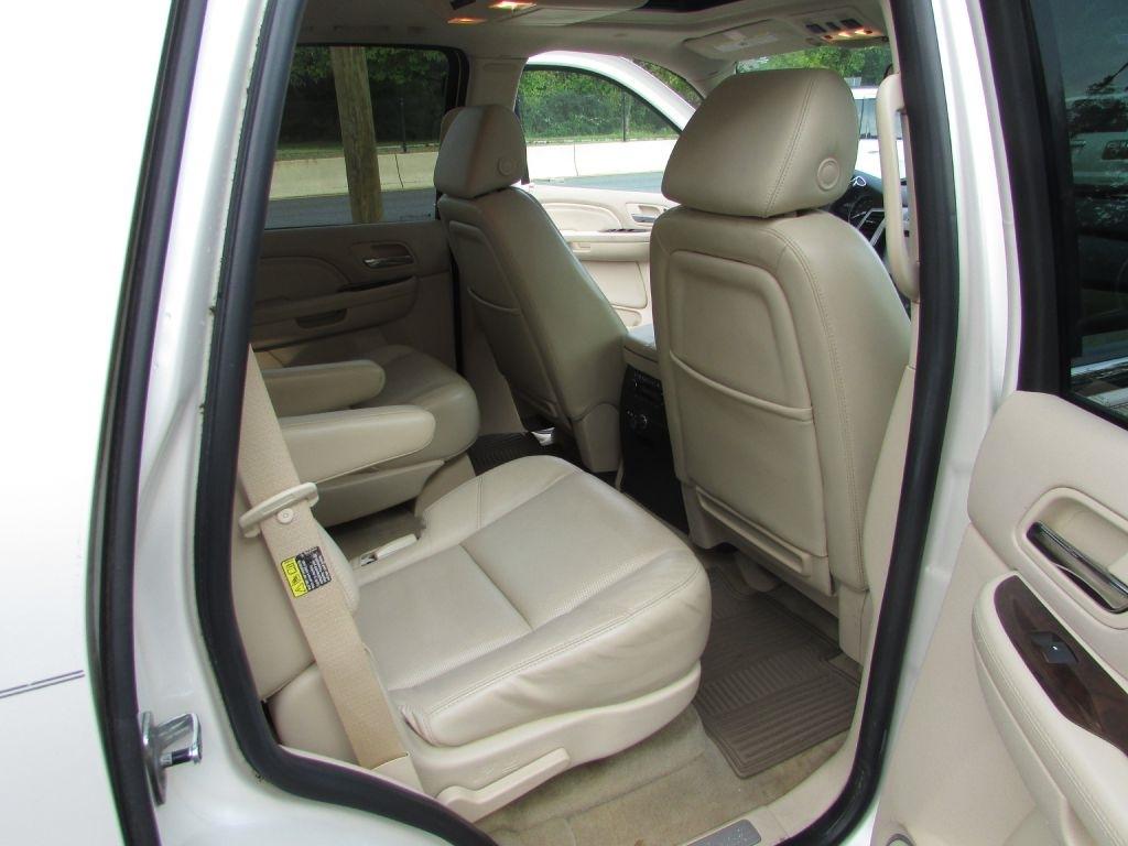 Cadillac Escalade AWD 4dr 2007