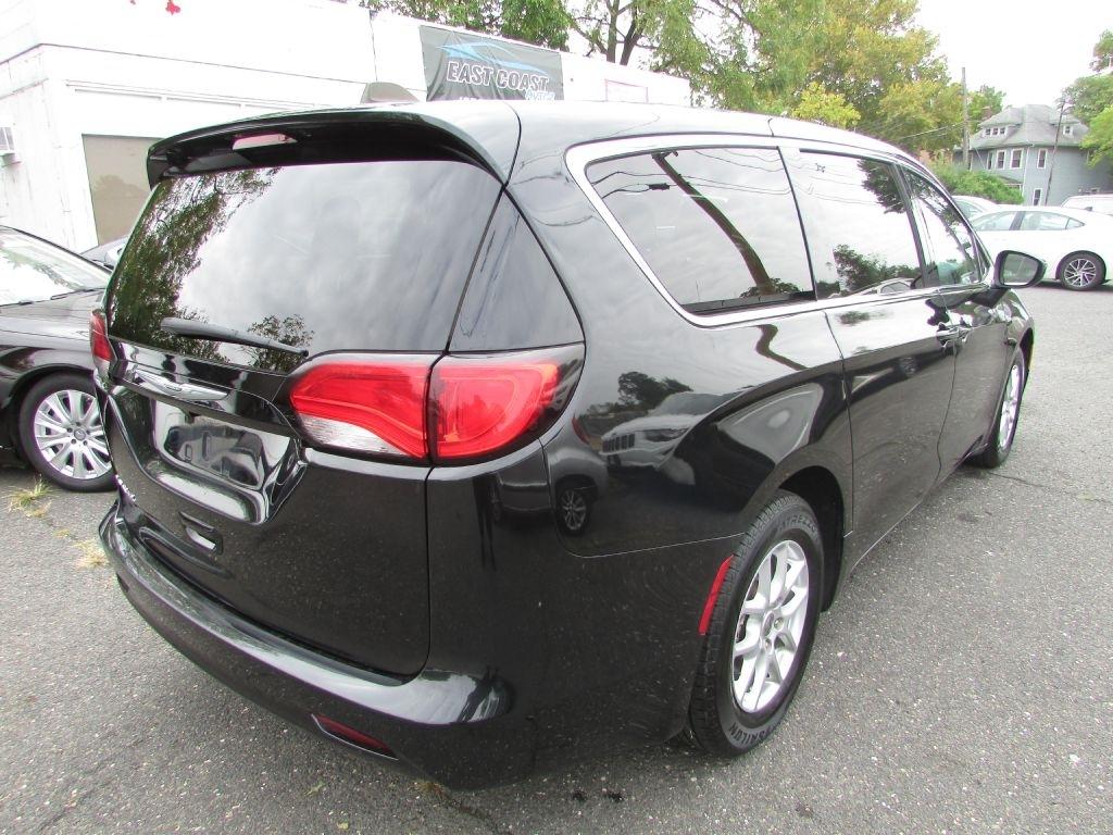 Chrysler Voyager LX FWD 2023