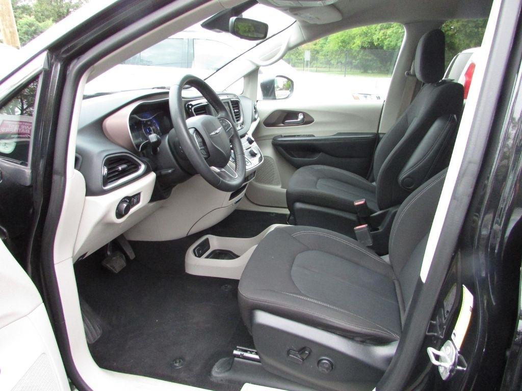 Chrysler Voyager LX FWD 2023