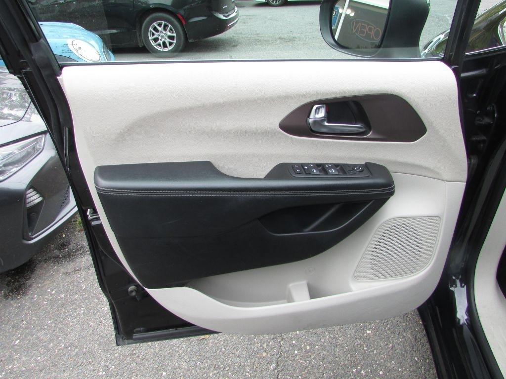 Chrysler Voyager LX FWD 2023