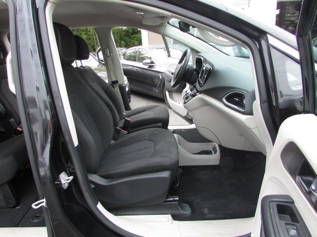 Chrysler Voyager LX FWD 2023