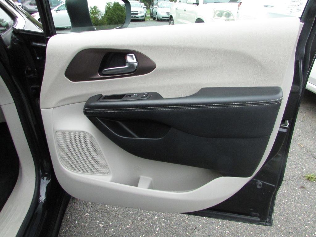 Chrysler Voyager LX FWD 2023