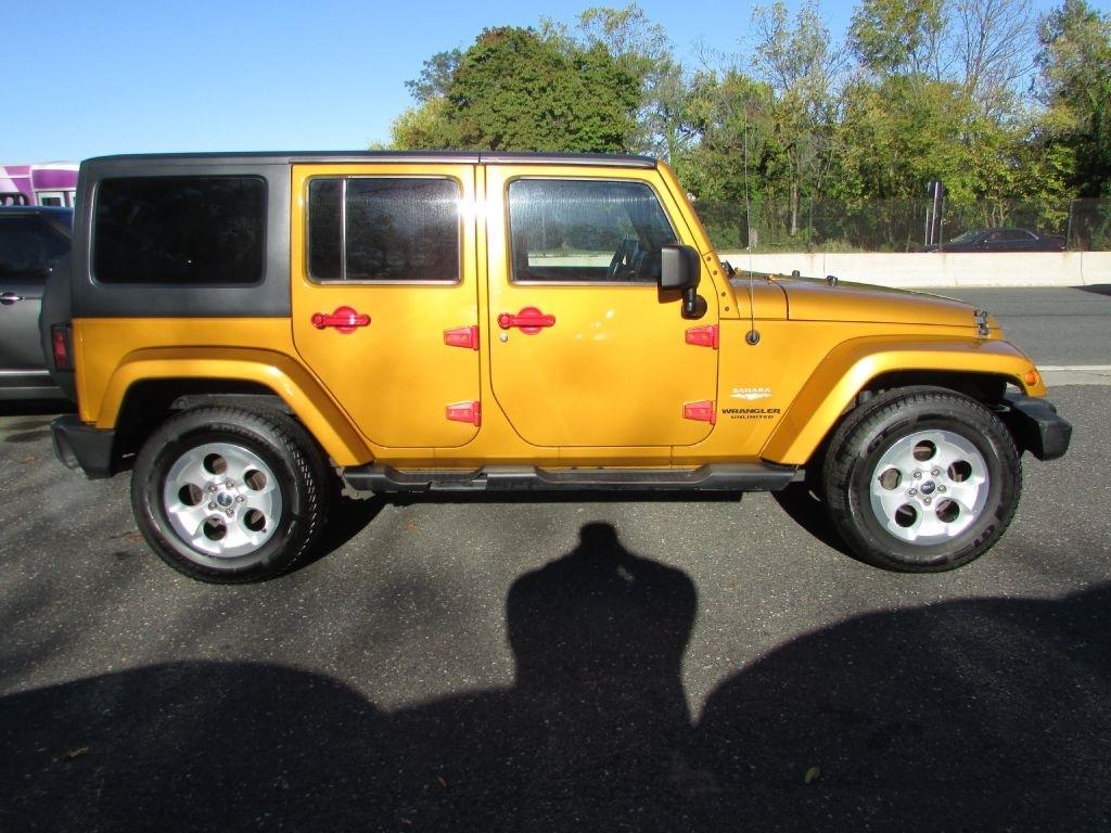 Jeep Wrangler Unlimited 4WD 4dr Sahara 2014