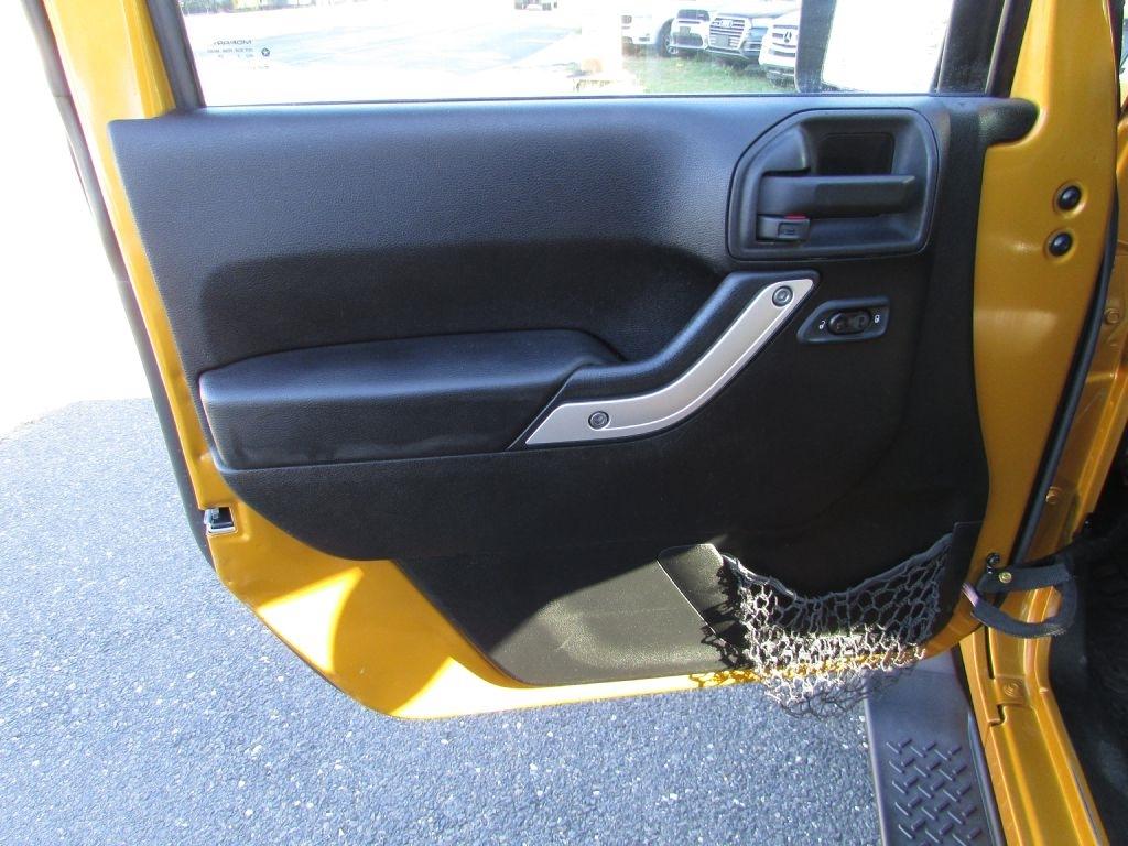 Jeep Wrangler Unlimited 4WD 4dr Sahara 2014