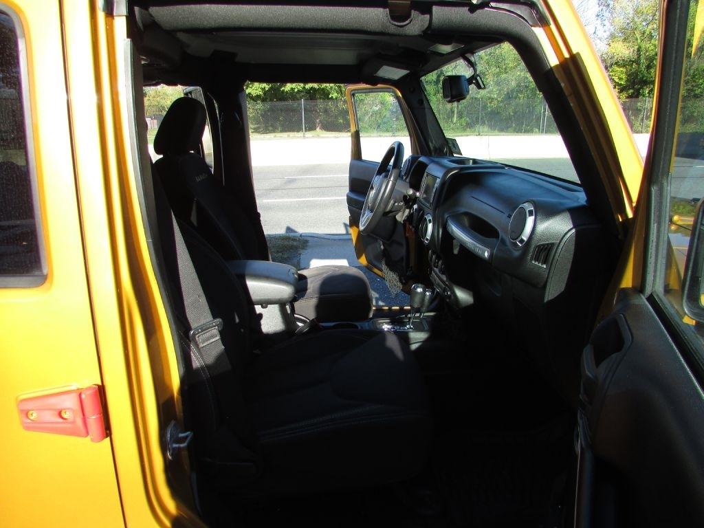 Jeep Wrangler Unlimited 4WD 4dr Sahara 2014