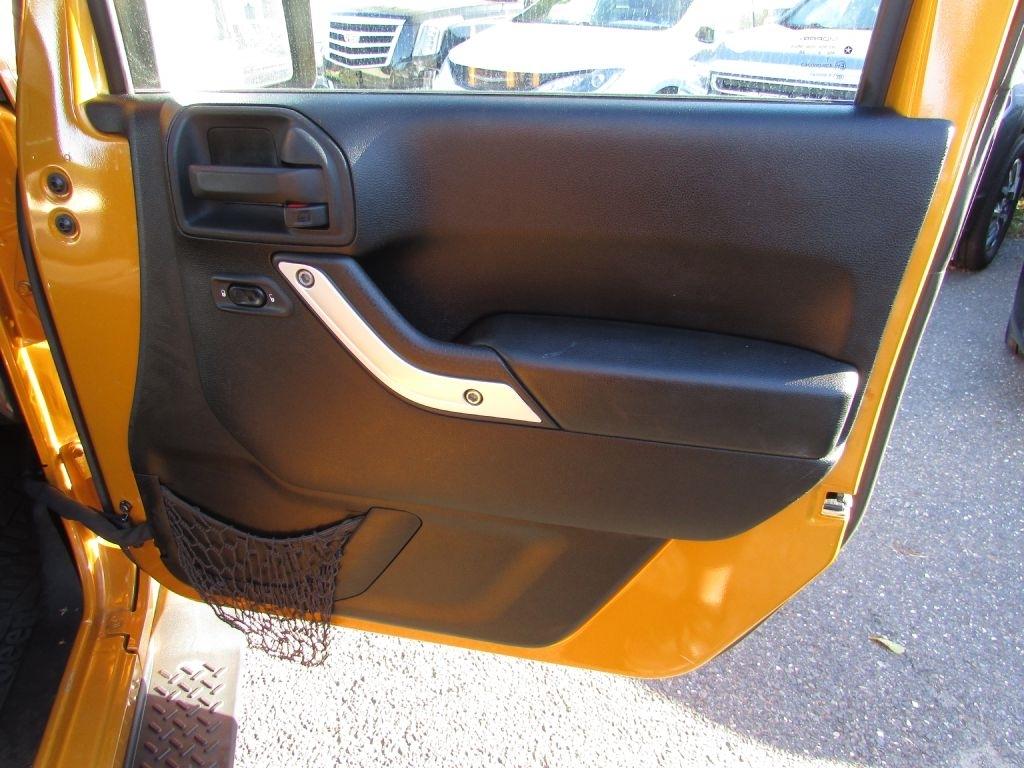 Jeep Wrangler Unlimited 4WD 4dr Sahara 2014