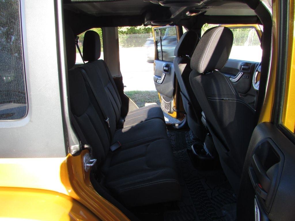 Jeep Wrangler Unlimited 4WD 4dr Sahara 2014