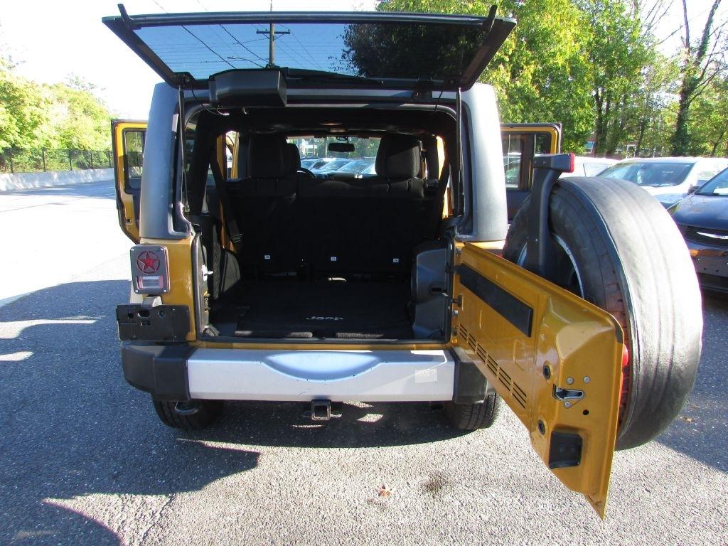 Jeep Wrangler Unlimited 4WD 4dr Sahara 2014