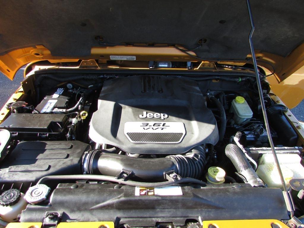 Jeep Wrangler Unlimited 4WD 4dr Sahara 2014