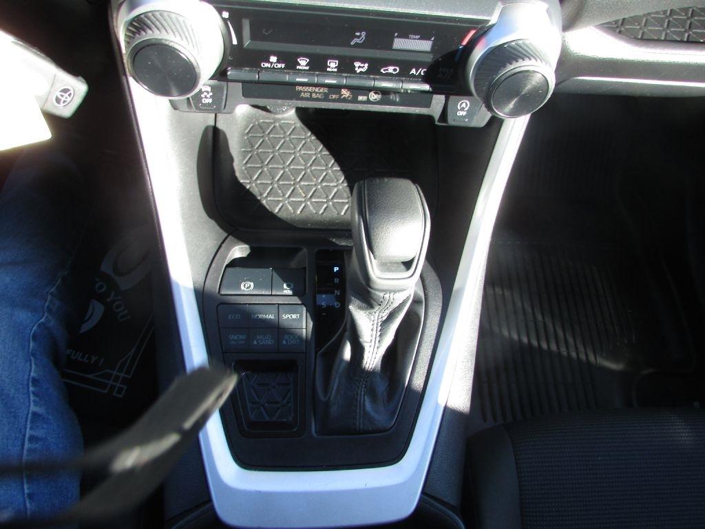 Toyota RAV4 LE AWD (Natl) 2022