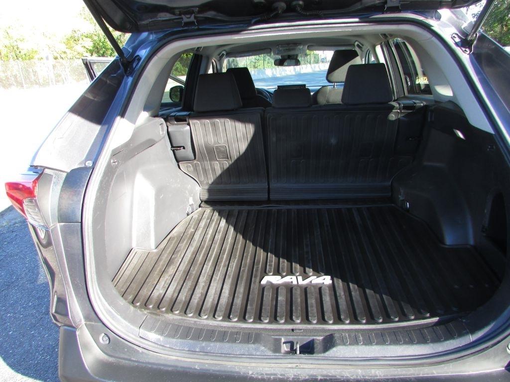Toyota RAV4 LE AWD (Natl) 2022