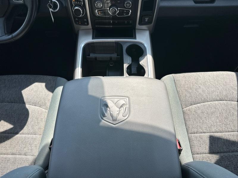 RAM 1500 Big Horn Quad Cab 4WD 2016