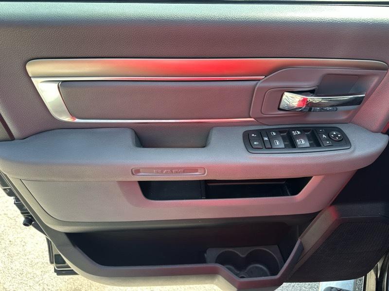 RAM 1500 Big Horn Quad Cab 4WD 2016