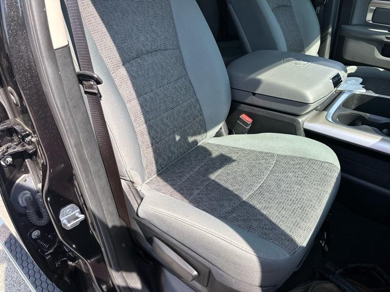 RAM 1500 Big Horn Quad Cab 4WD 2016