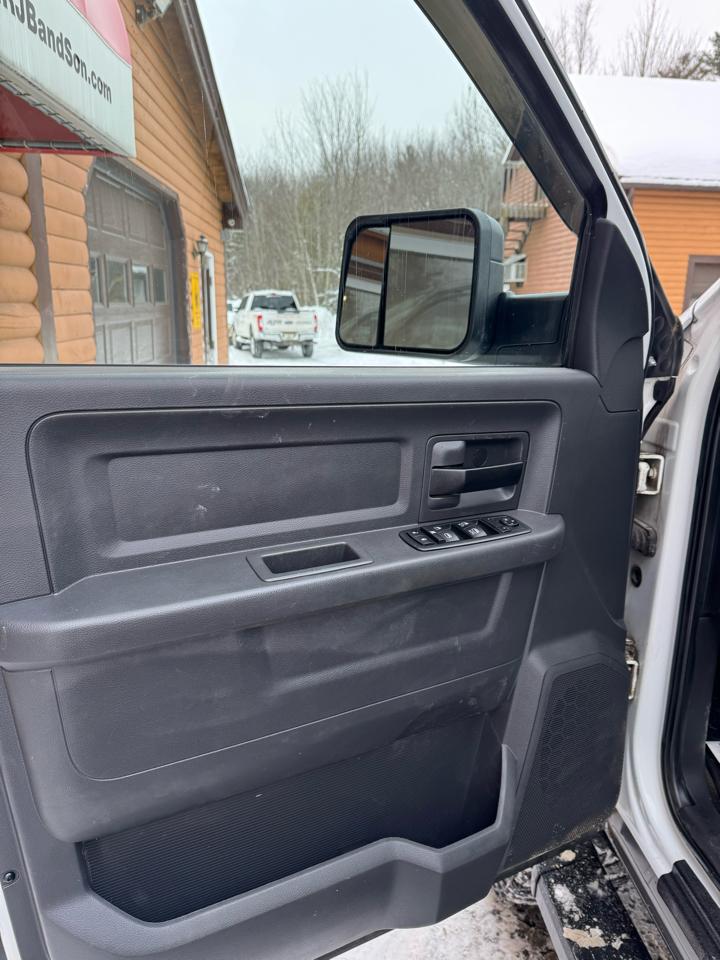 RAM 3500 ST Crew Cab SWB 4WD 2011