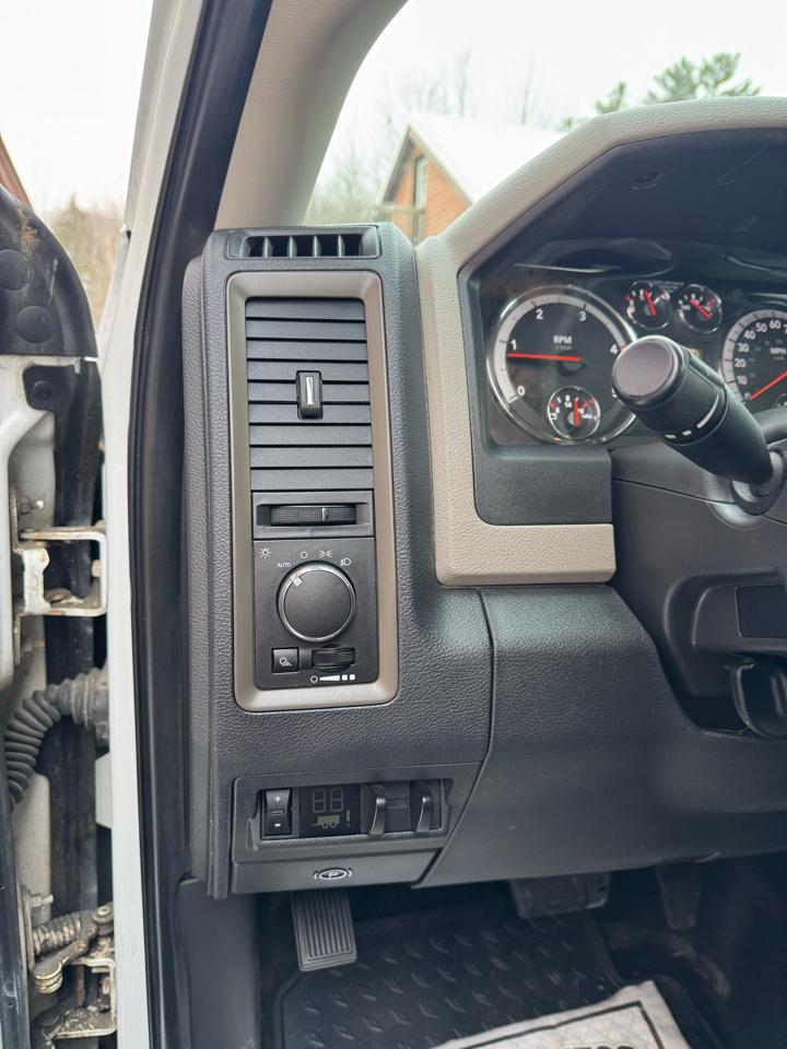 RAM 3500 ST Crew Cab SWB 4WD 2011